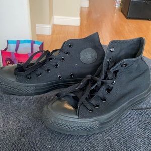 Black Convetse Chuck taylors